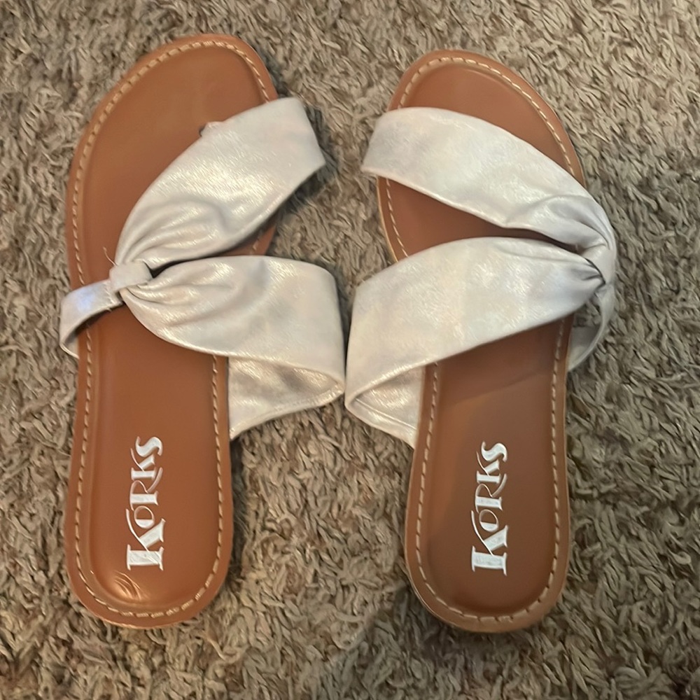 Sliver\Gold Korks sandal. Size 9